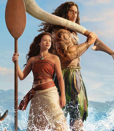 Moana & Maui are standing against a sea background.