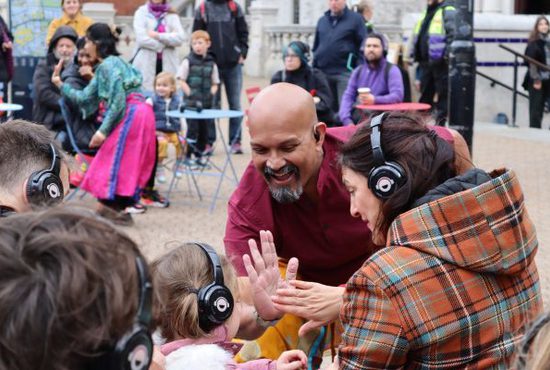 Production image of the outdoor show Teabreak